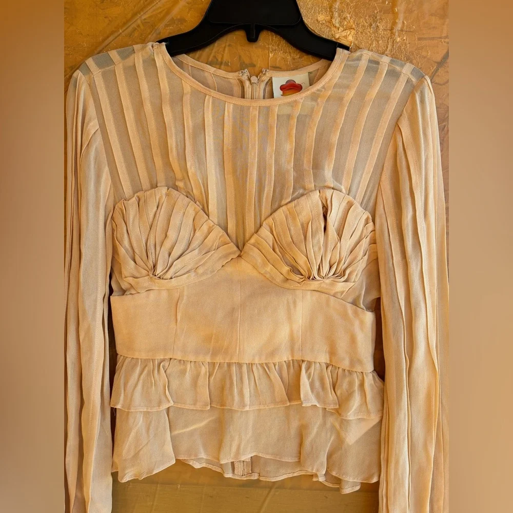 NWOT FARM Rio Pintucked crepe de chine blouse
Size X-Small - Picture 6 of 9